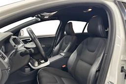 valkoinen Volvo V60 2017 kuva 6.