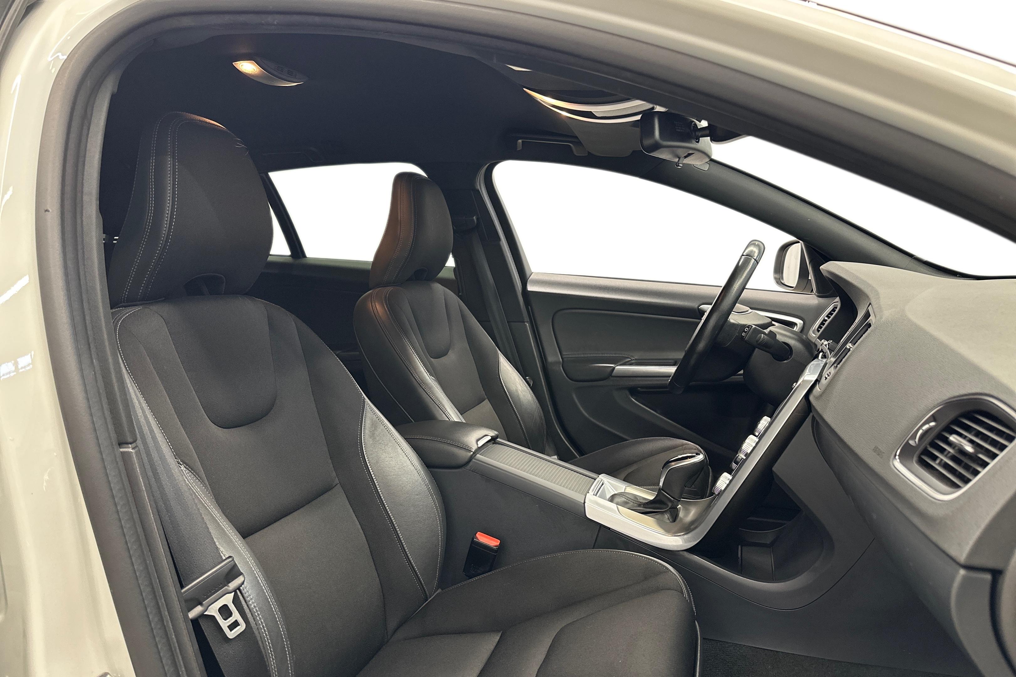 Volvo V60 T3 Business aut 2017, bild 7/22