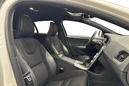 valkoinen Volvo V60 2017 kuva 7.