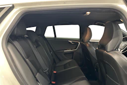 valkoinen Volvo V60 2017 kuva 9.