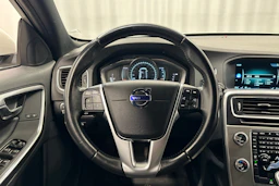 valkoinen Volvo V60 2017 kuva 12.
