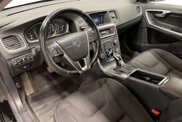 Musta Volvo V60 2018 kuva 7.