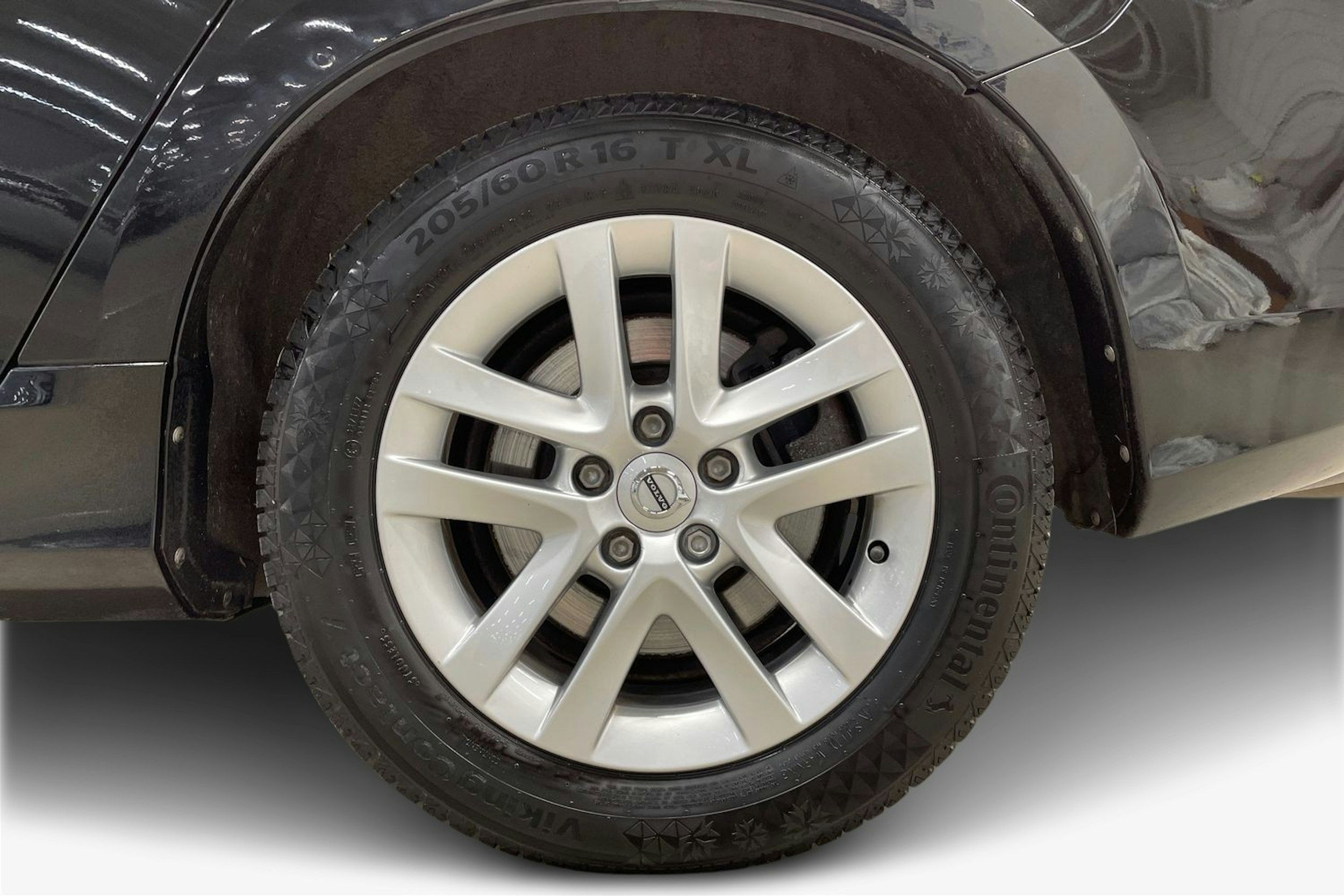 Musta Volvo V60 2018 kuva 11.