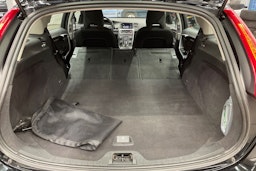 Musta Volvo V60 2018 kuva 15.