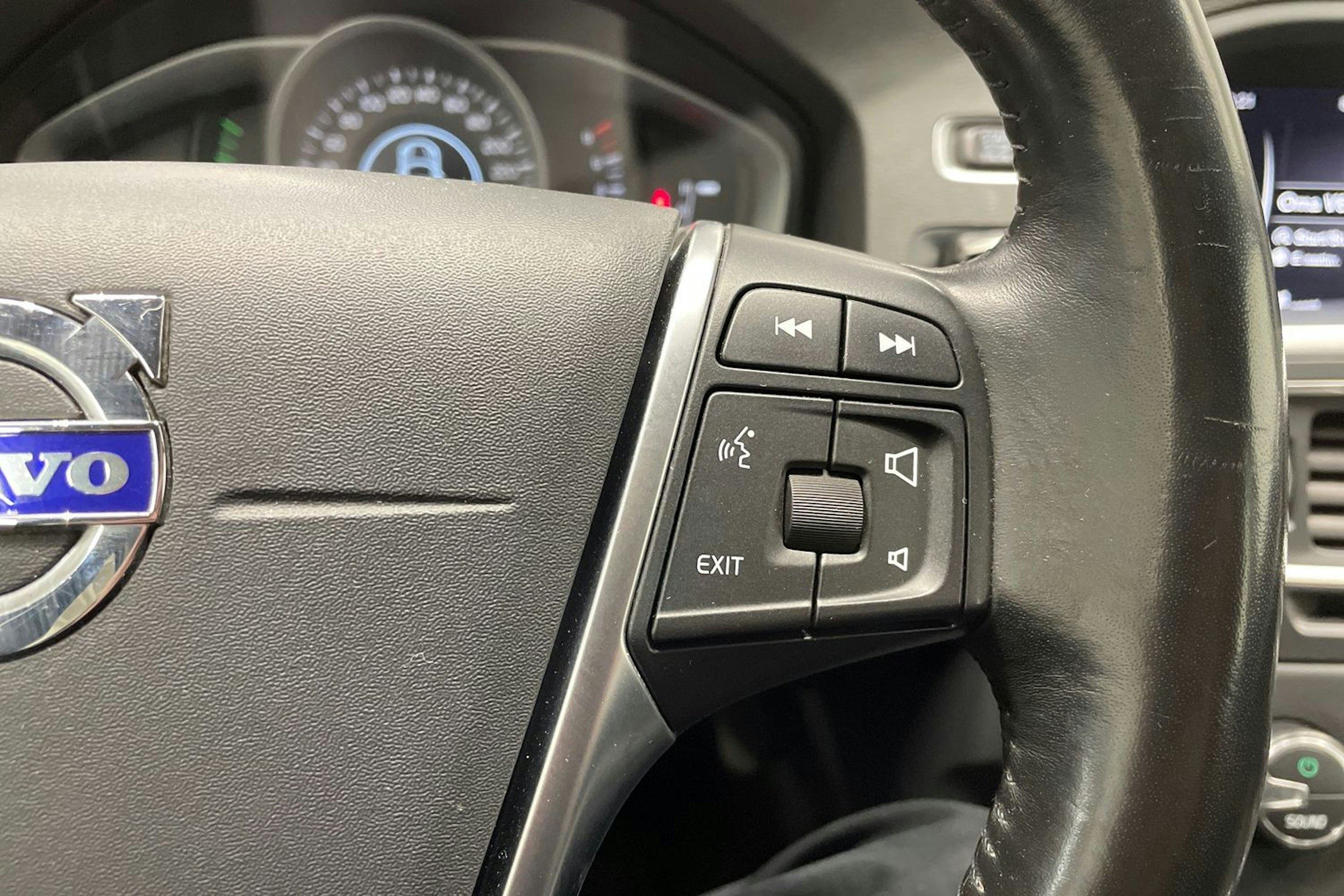 Musta Volvo V60 2018 kuva 21.