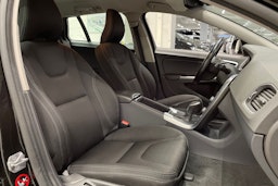 Musta Volvo V60 2018 kuva 24.
