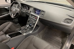 Musta Volvo V60 2018 kuva 25.