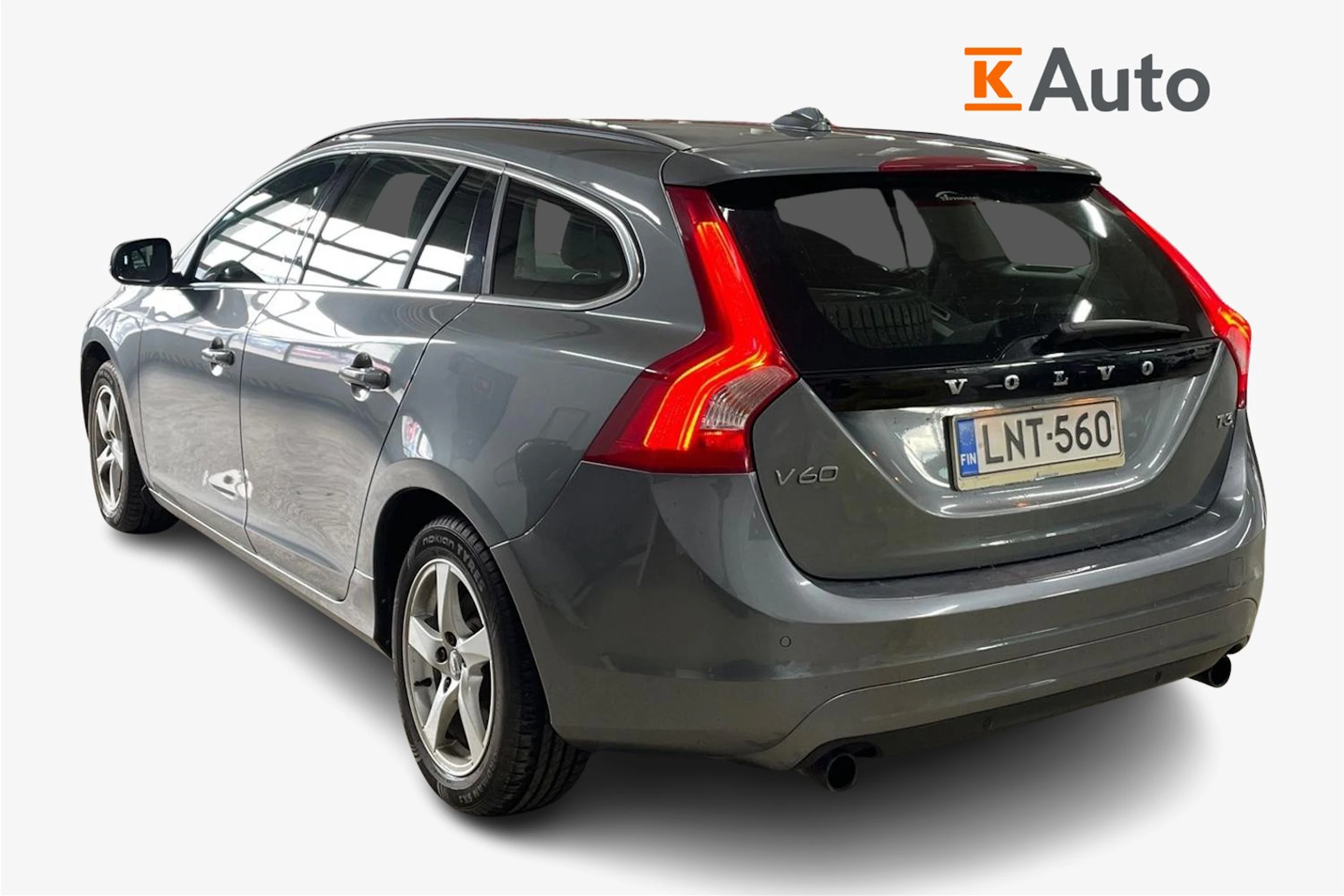 Harmaa Volvo V60 2017 kuva 2.