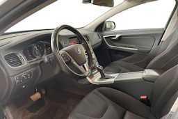 Harmaa Volvo V60 2017 kuva 8.