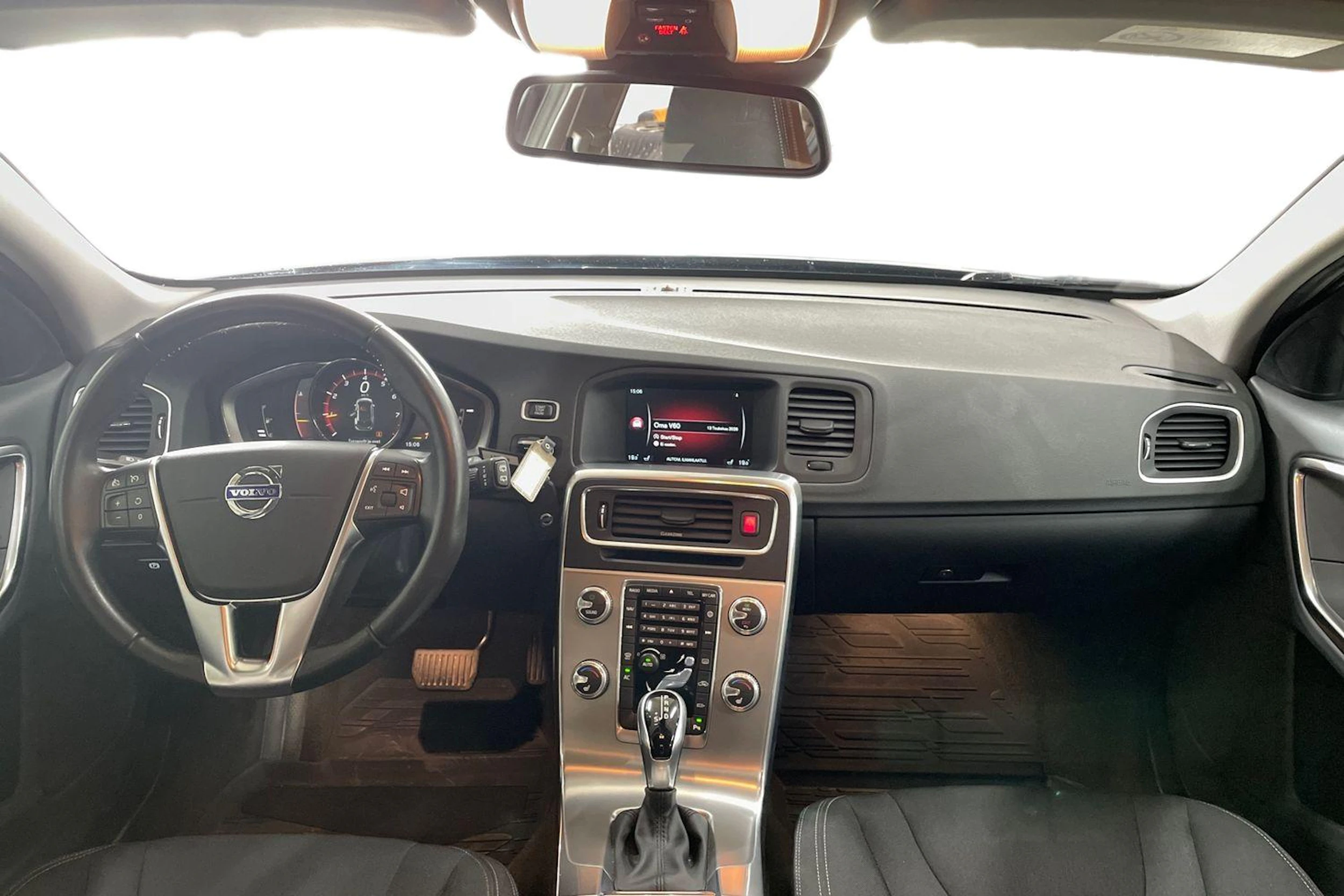 Harmaa Volvo V60 2017 kuva 9.