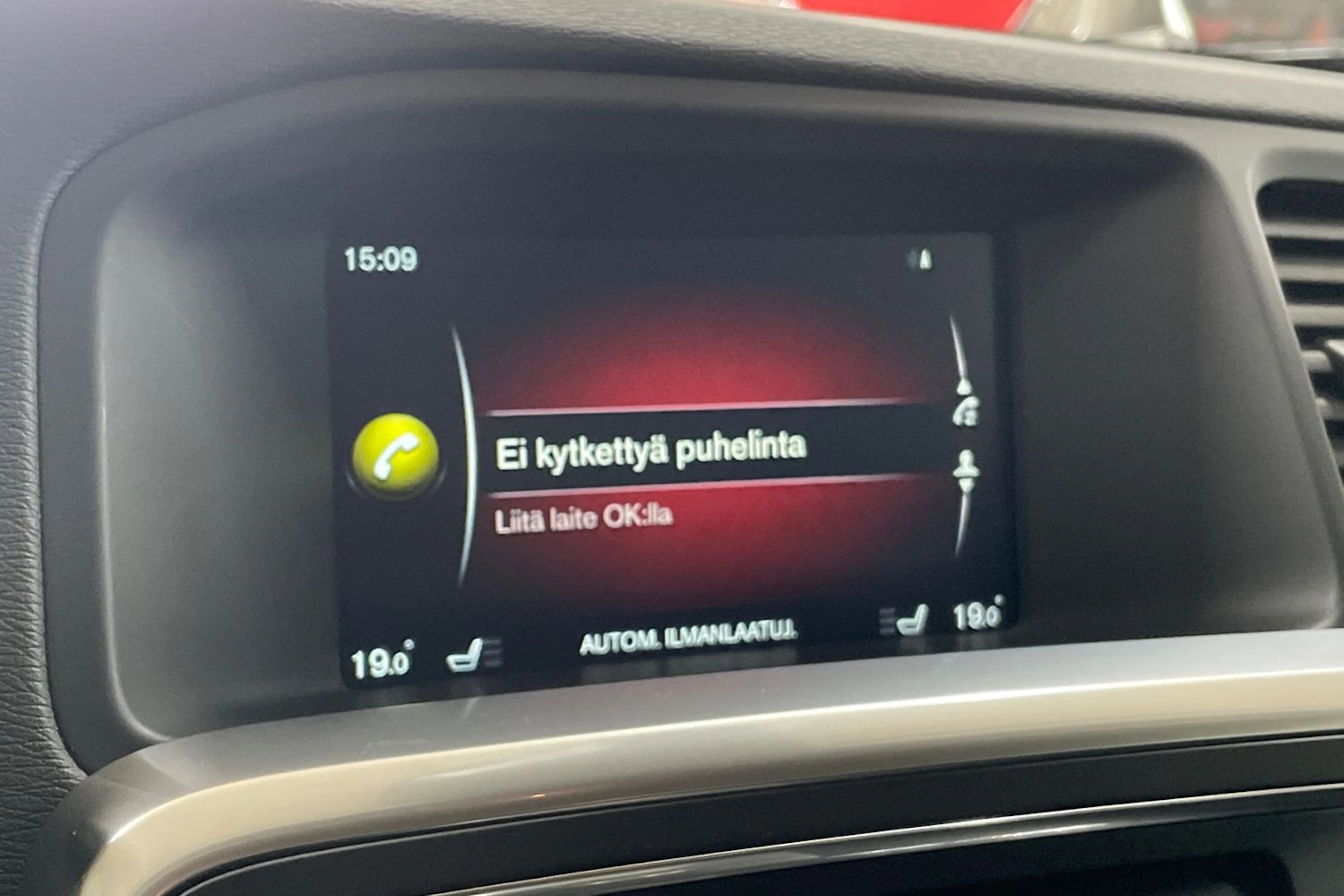 Harmaa Volvo V60 2017 kuva 18.
