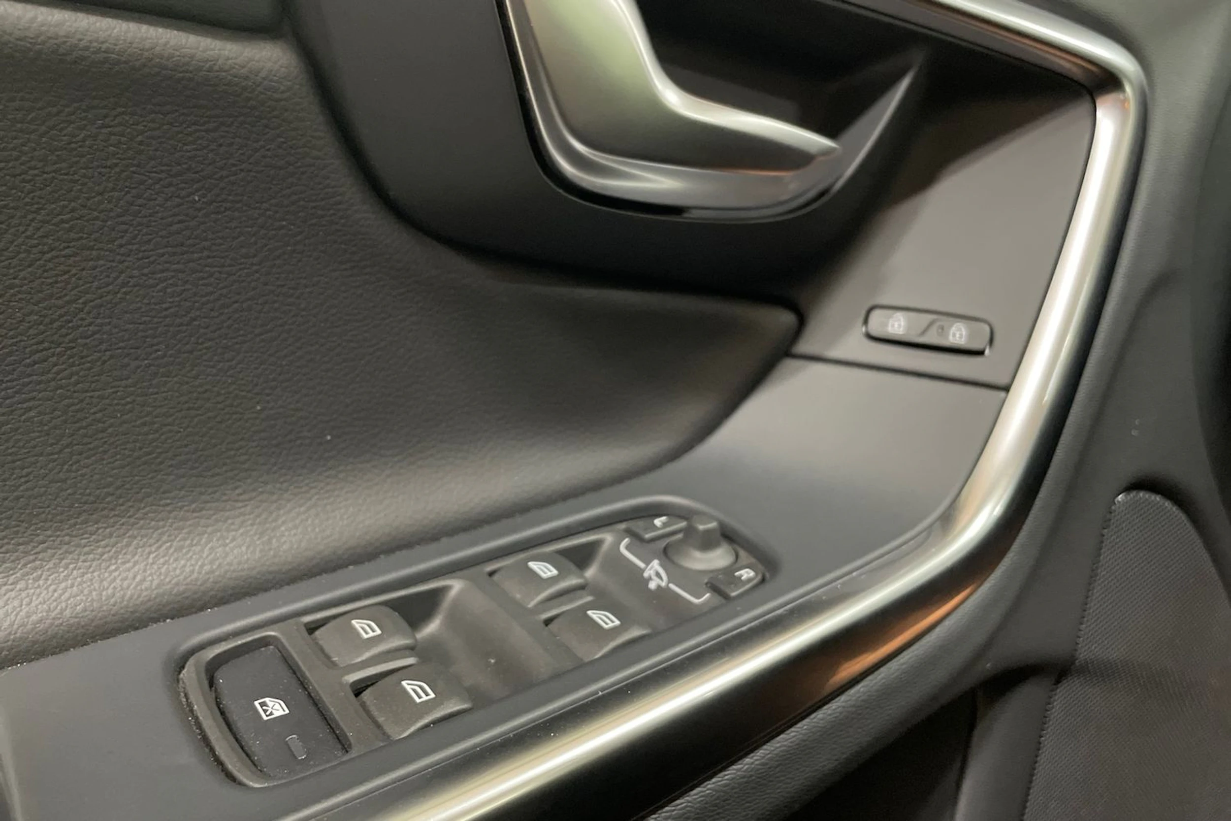 Harmaa Volvo V60 2017 kuva 20.