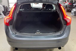 Harmaa Volvo V60 2017 kuva 21.