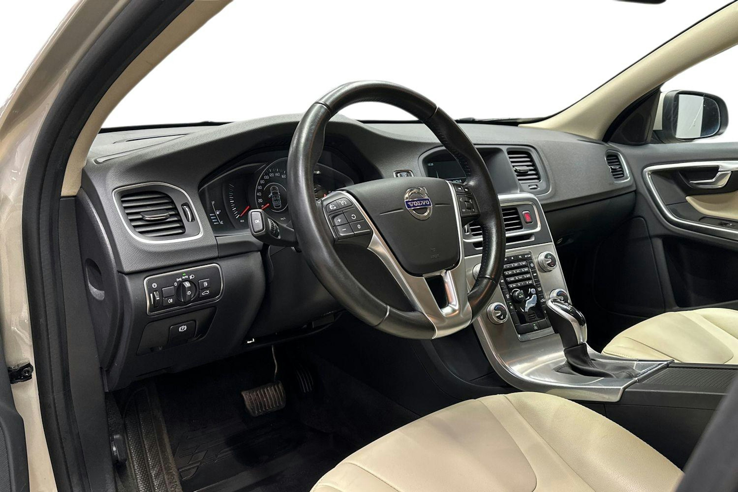 ruskea (beige) Volvo V60 2017 kuva 6.