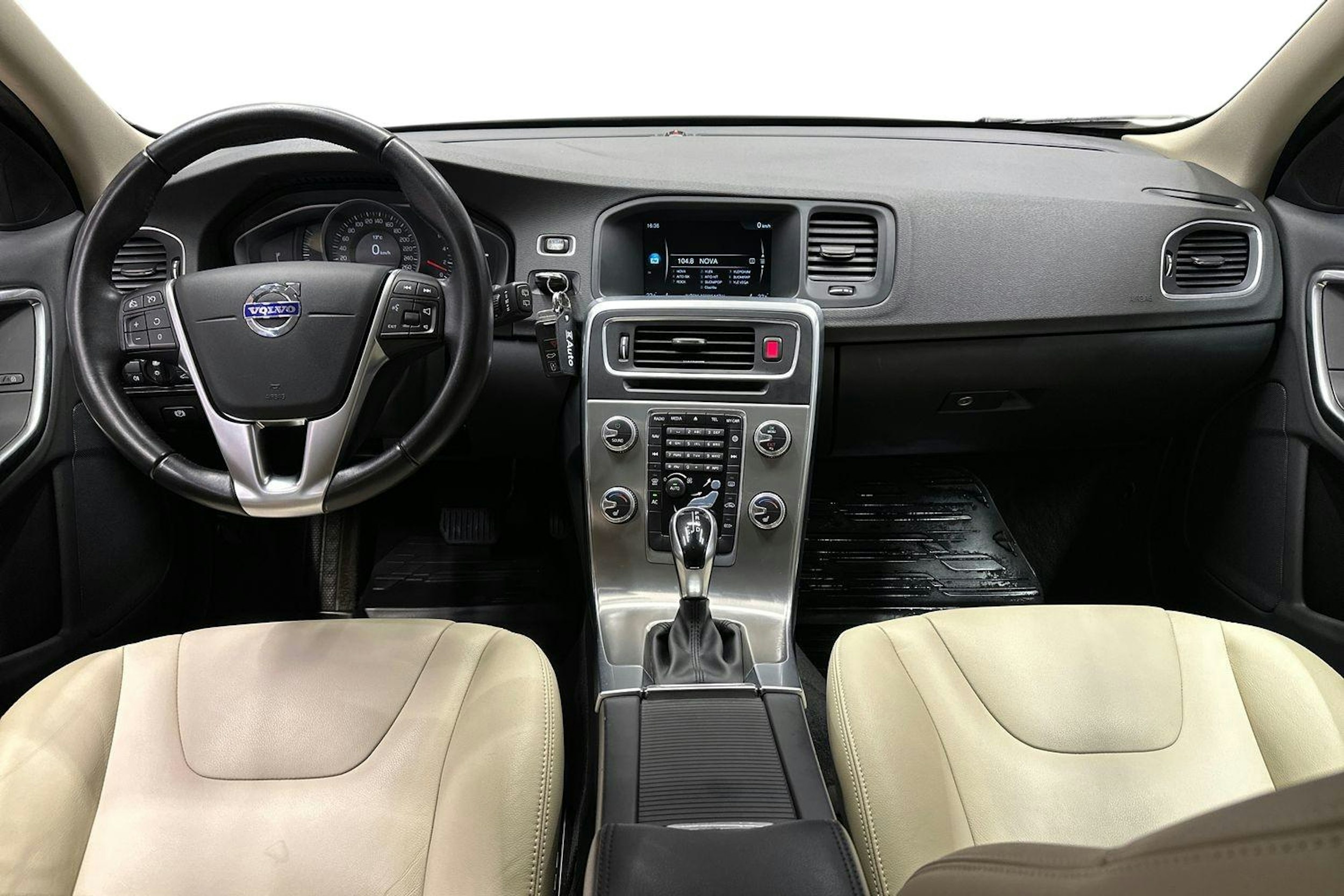 ruskea (beige) Volvo V60 2017 kuva 7.