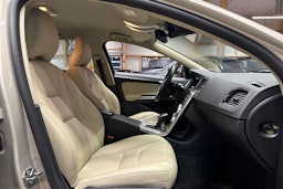 ruskea (beige) Volvo V60 2017 kuva 12.