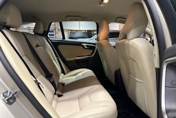 ruskea (beige) Volvo V60 2017 kuva 13.