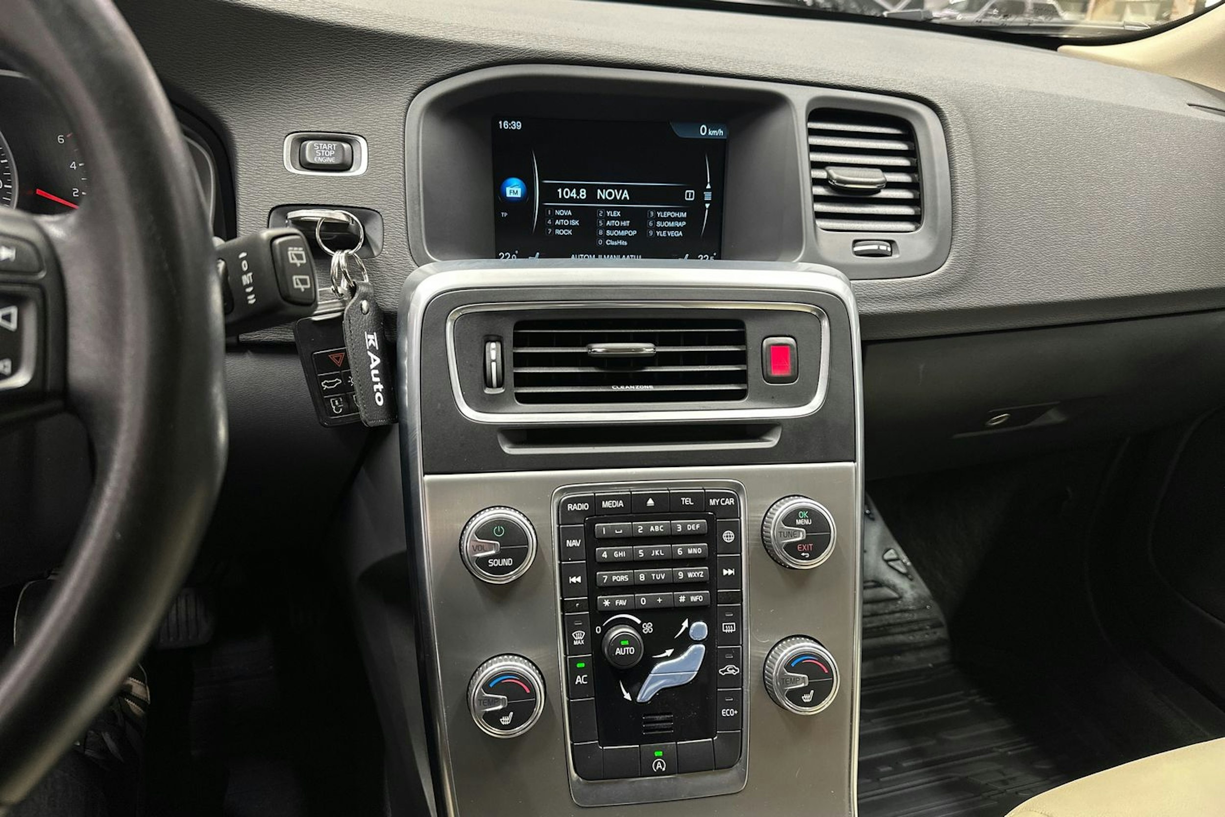 ruskea (beige) Volvo V60 2017 kuva 17.