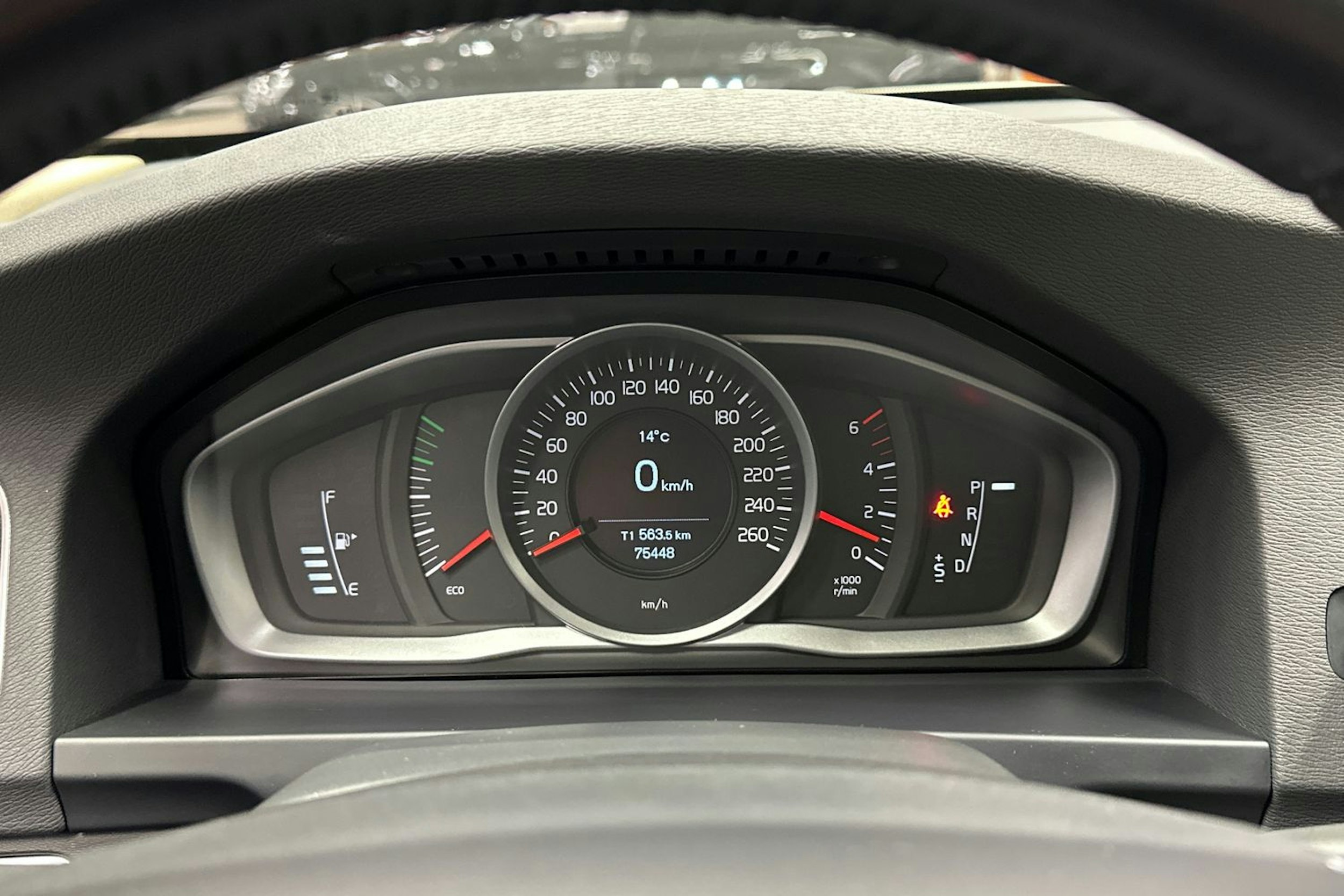 ruskea (beige) Volvo V60 2017 kuva 18.