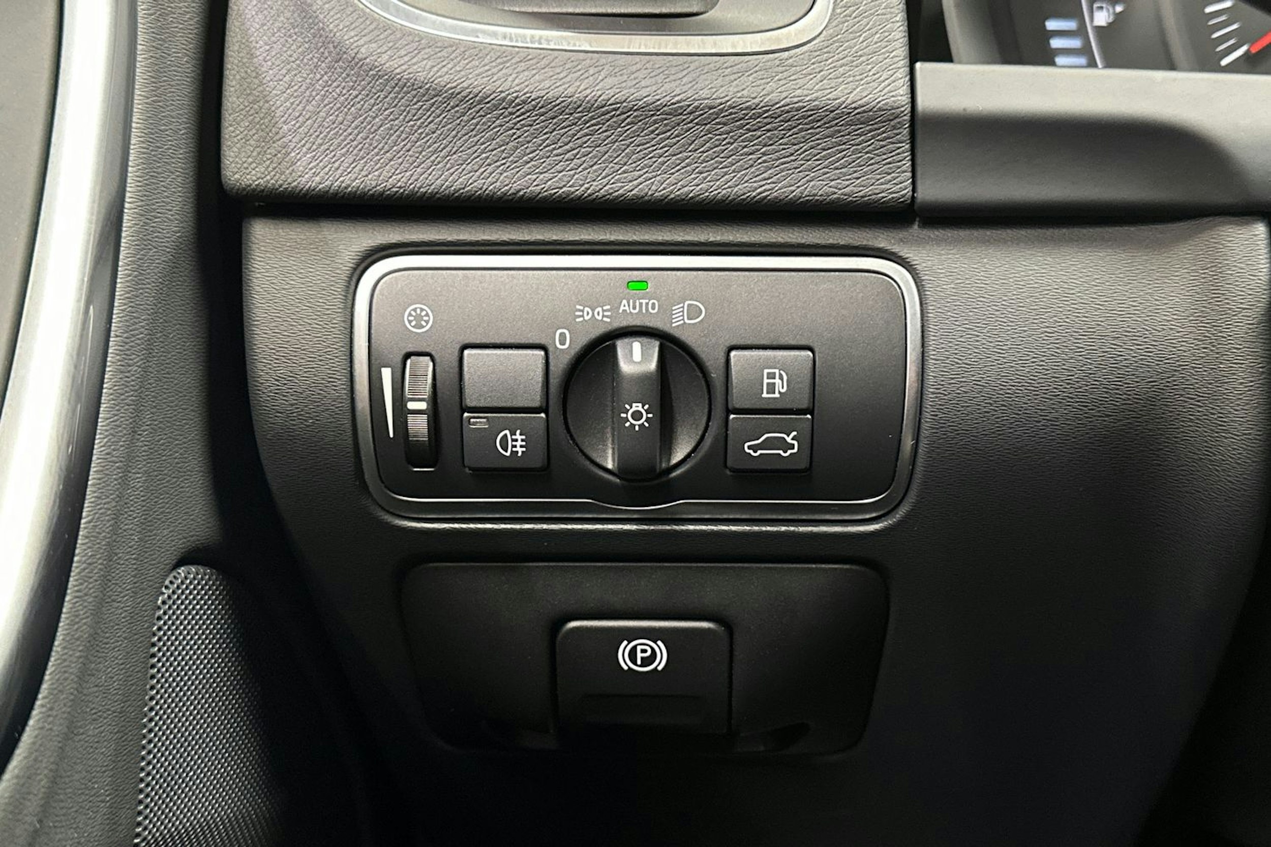 ruskea (beige) Volvo V60 2017 kuva 22.