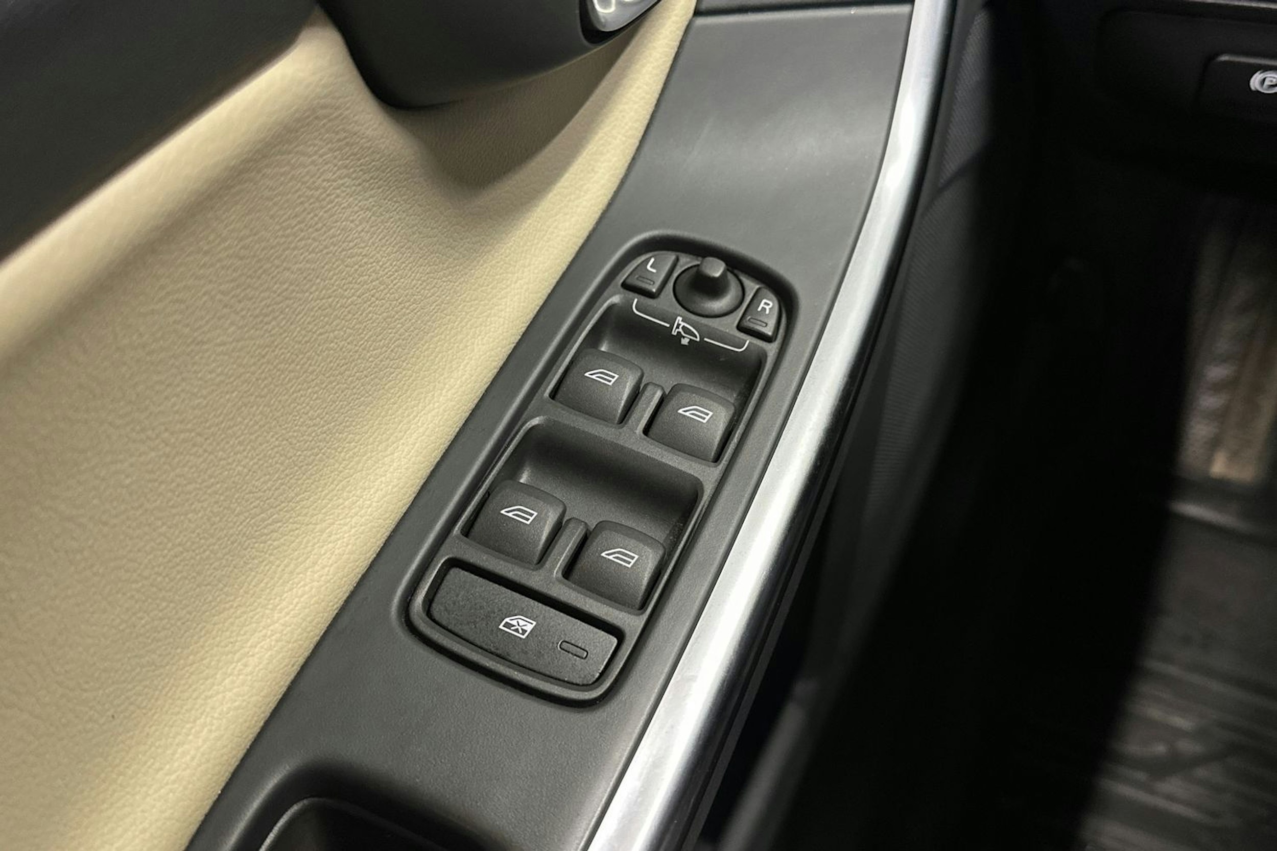 ruskea (beige) Volvo V60 2017 kuva 23.