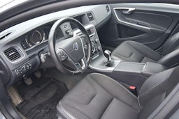 harmaa Volvo V60 2017 kuva 7.