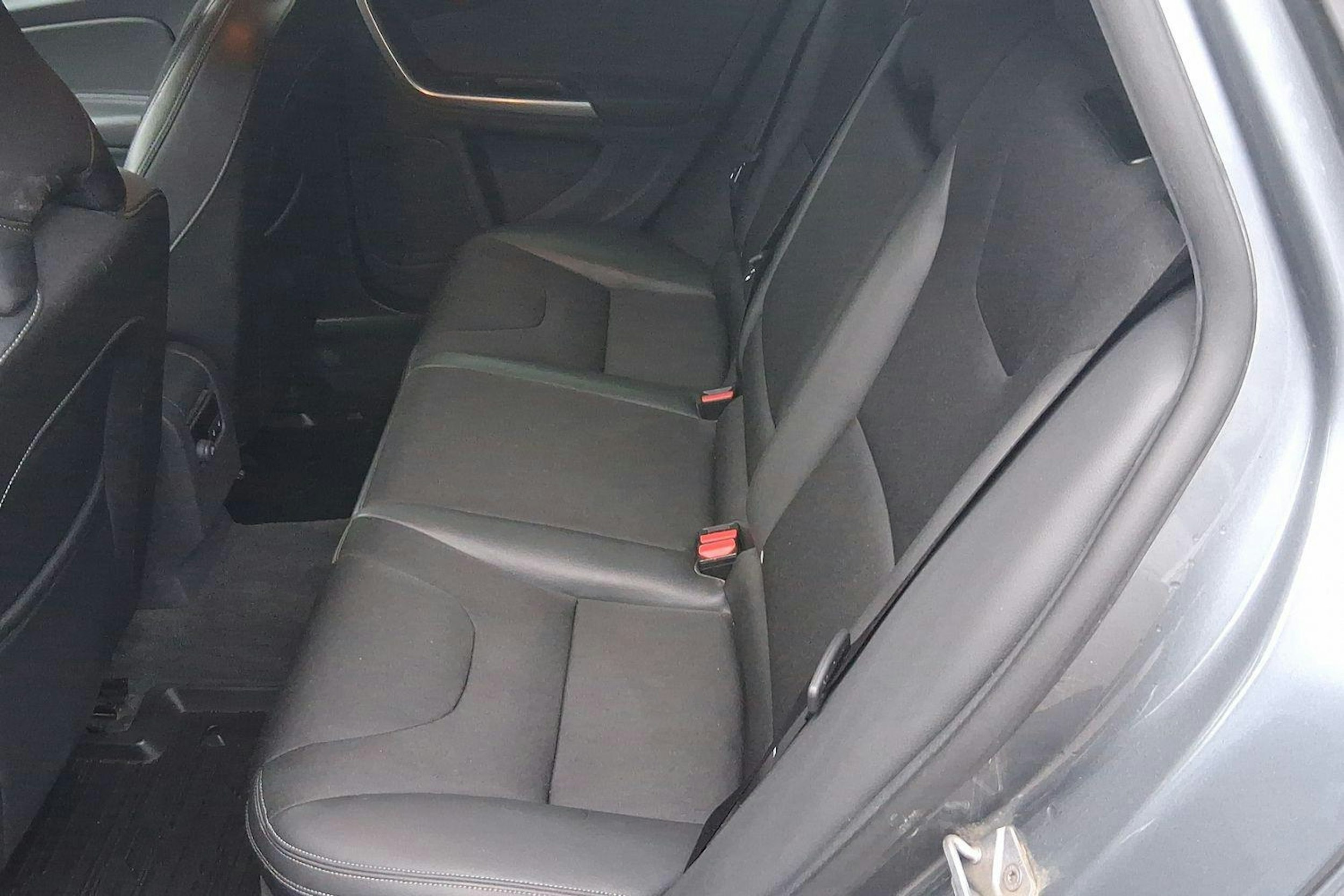 harmaa Volvo V60 2017 kuva 10.