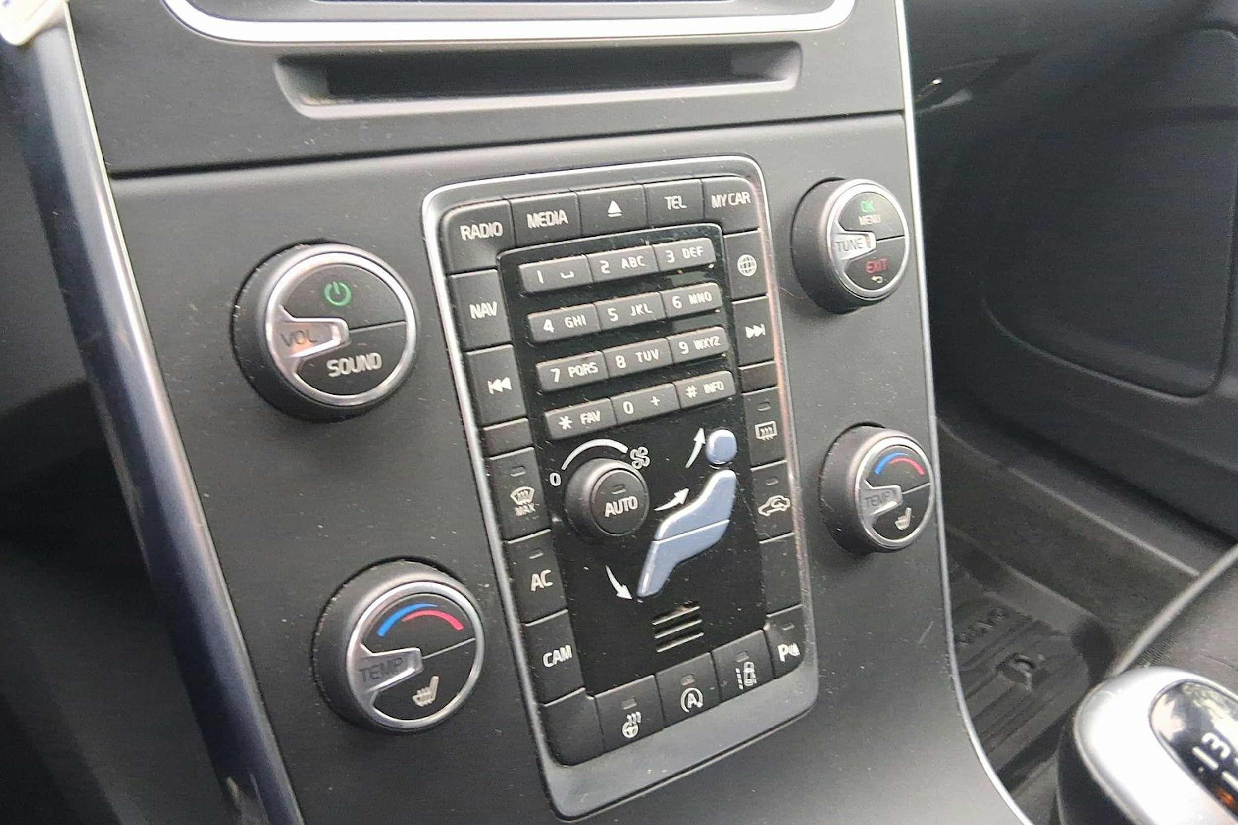 harmaa Volvo V60 2017 kuva 17.