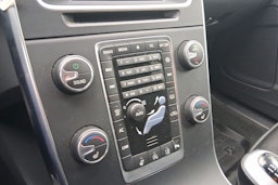 harmaa Volvo V60 2017 kuva 17.