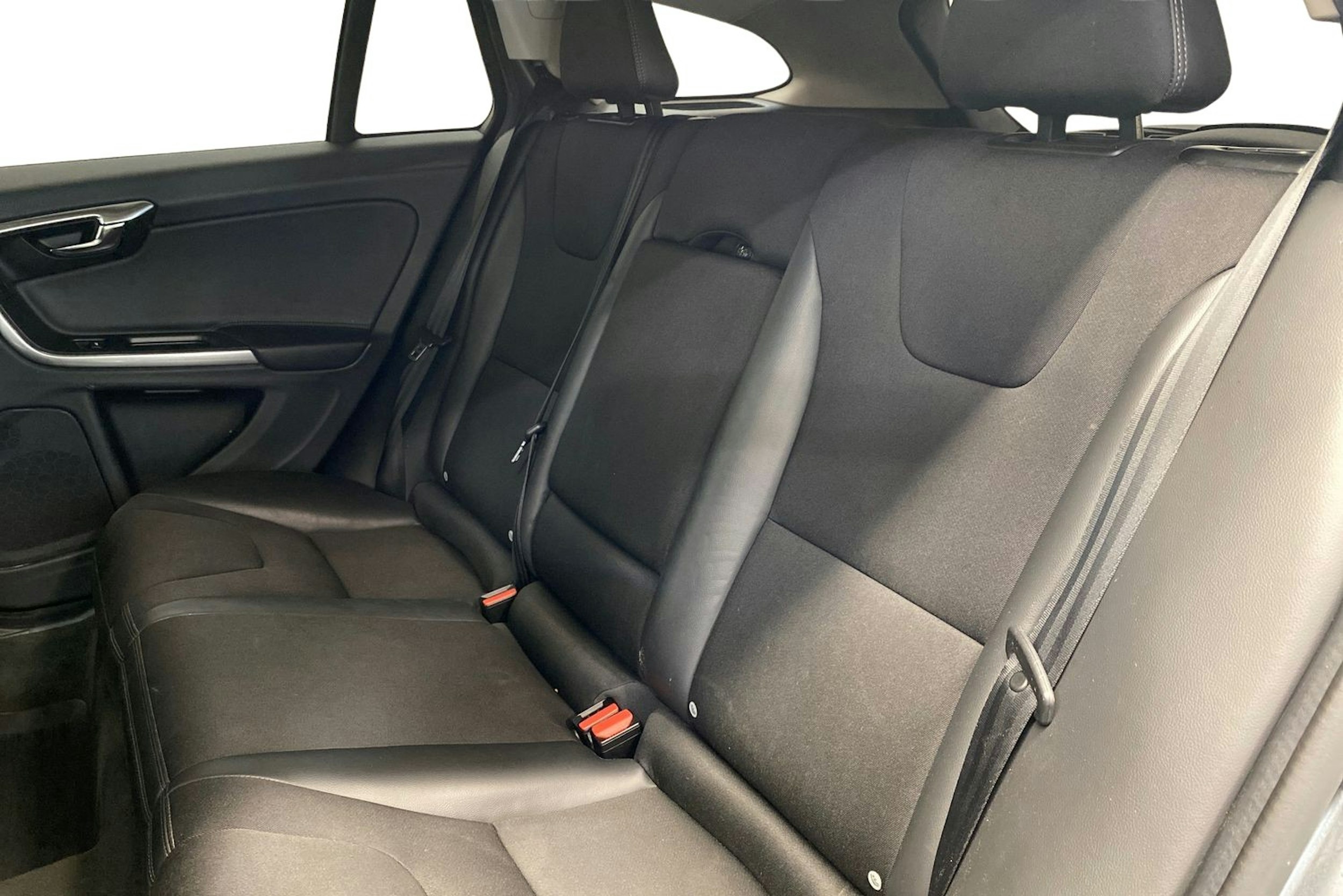 Harmaa Volvo V60 2017 kuva 10.