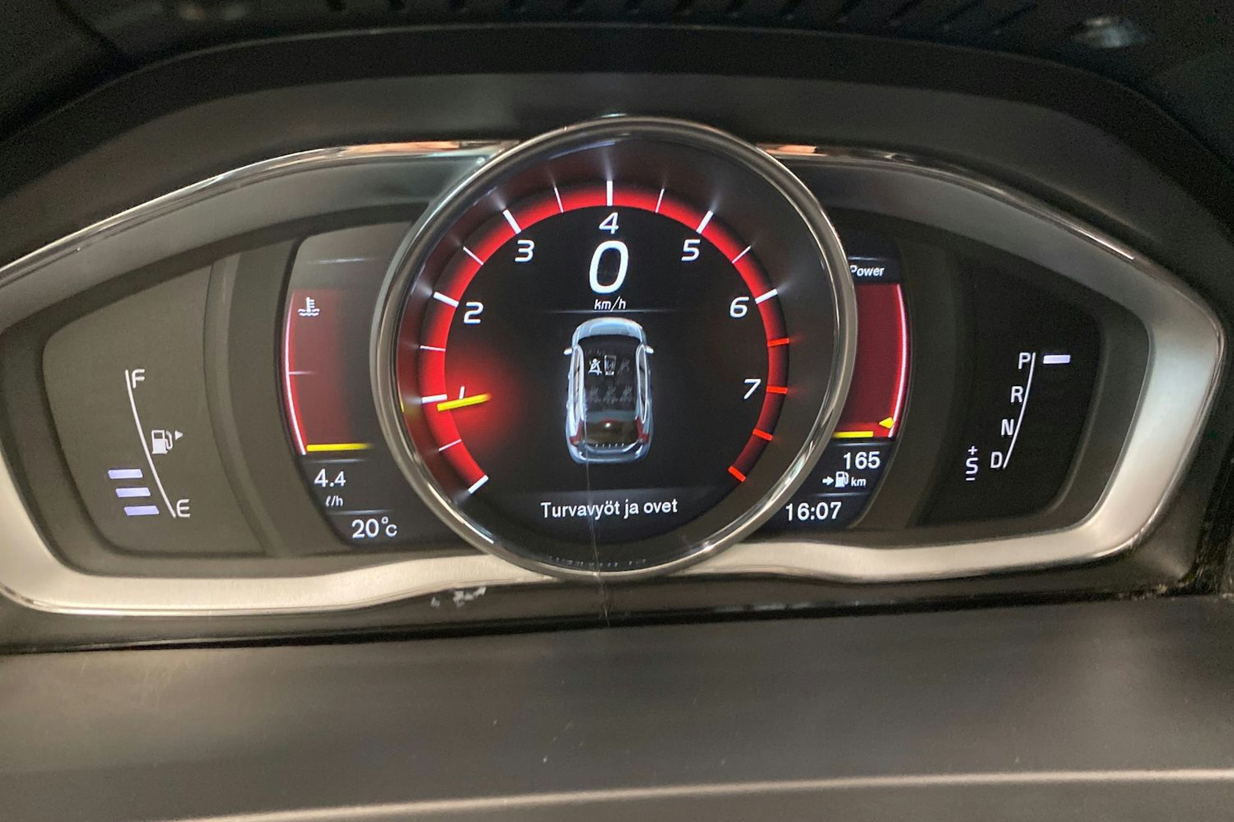 Harmaa Volvo V60 2017 kuva 16.