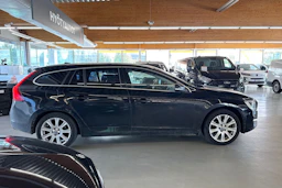 musta Volvo V60 2017 kuva 6.