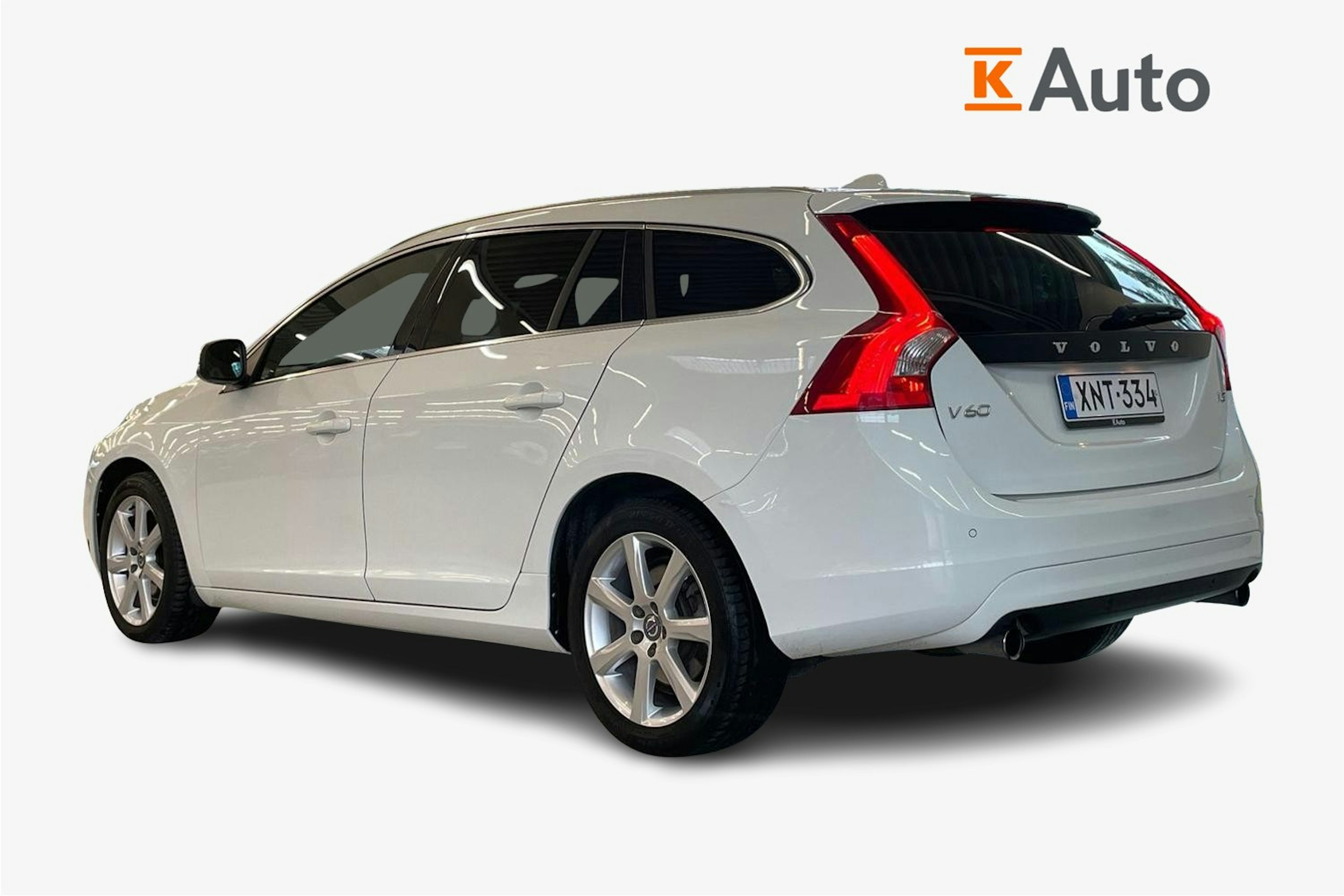 valkoinen Volvo V60 2017 kuva 2.