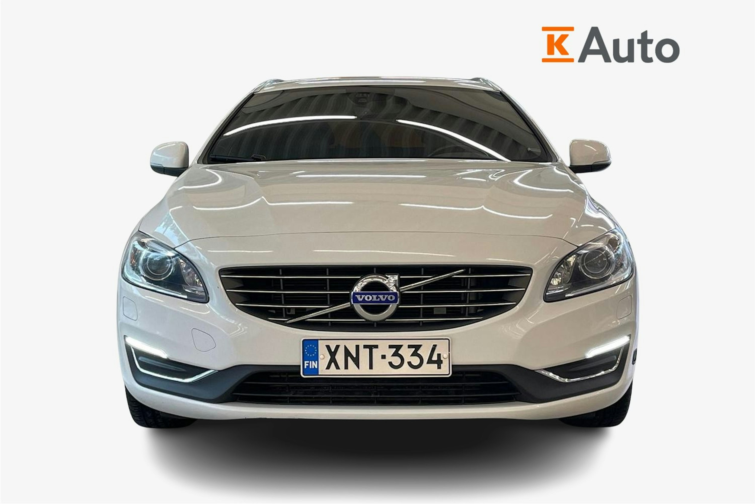 valkoinen Volvo V60 2017 kuva 5.