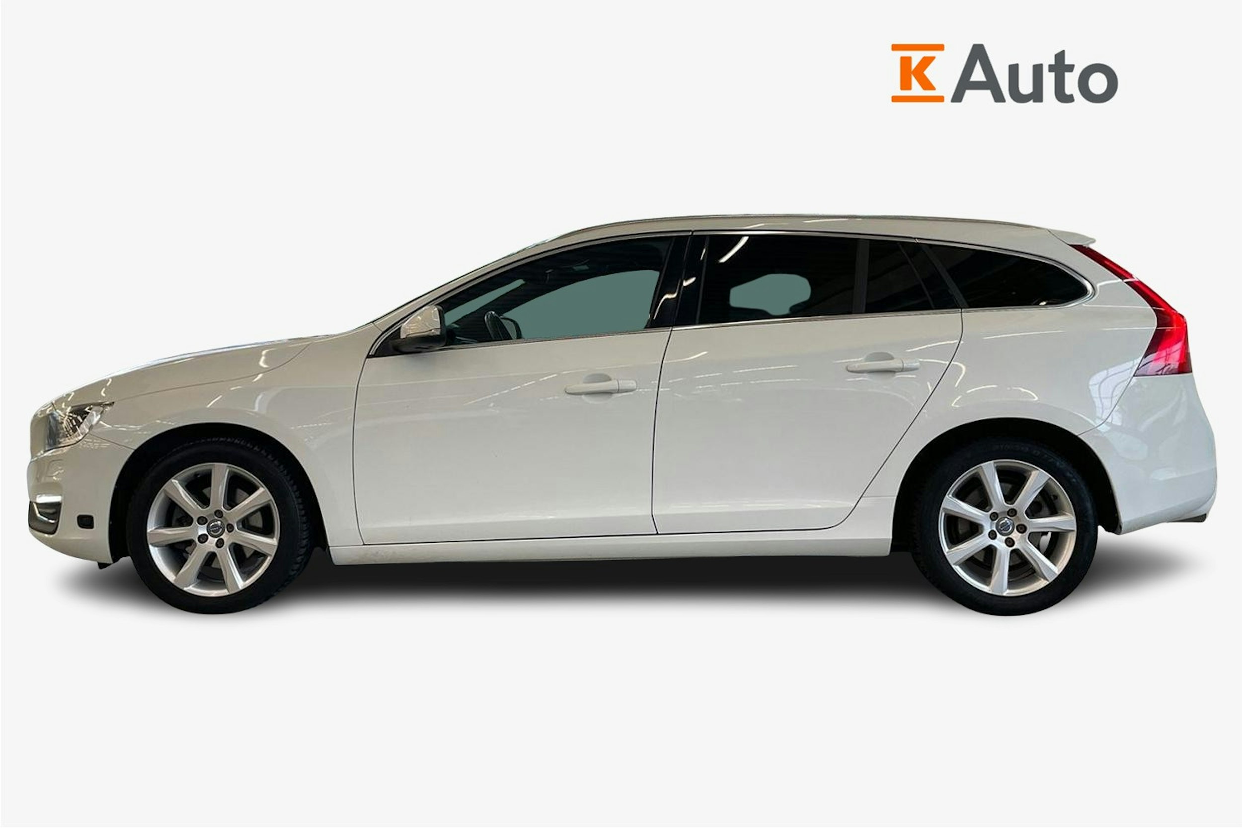 valkoinen Volvo V60 2017 kuva 6.