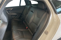 valkoinen Volvo V60 2017 kuva 10.