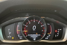 valkoinen Volvo V60 2017 kuva 16.