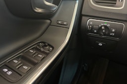 valkoinen Volvo V60 2017 kuva 21.