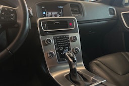 valkoinen Volvo V60 2017 kuva 22.