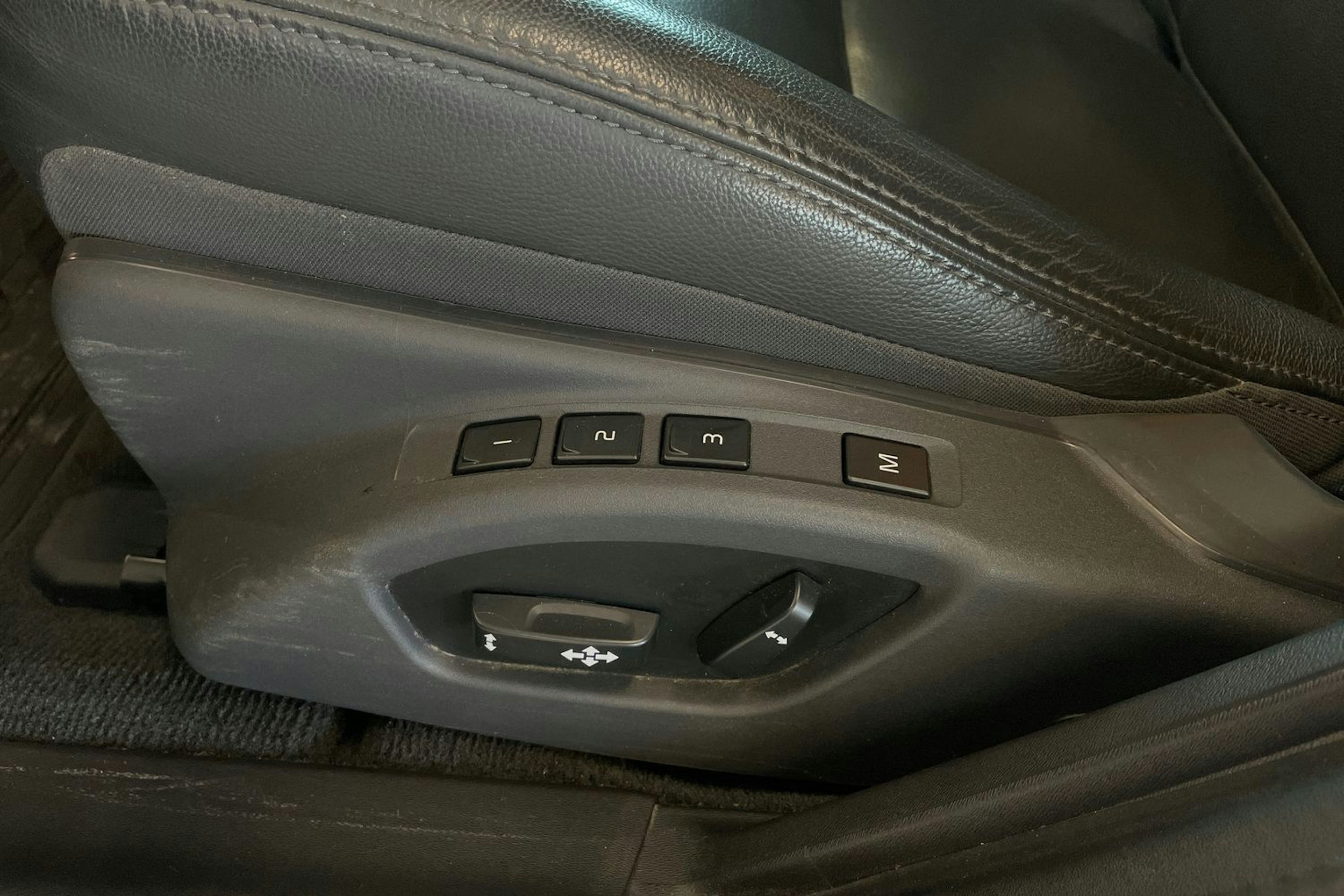 valkoinen Volvo V60 2017 kuva 25.