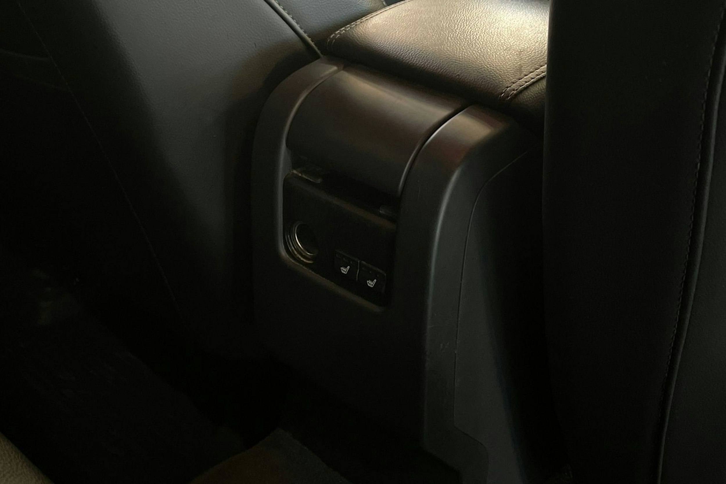 valkoinen Volvo V60 2017 kuva 28.