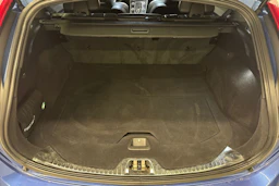sininen Volvo V60 2017 kuva 15.