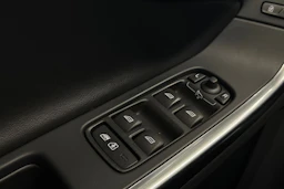sininen Volvo V60 2017 kuva 19.