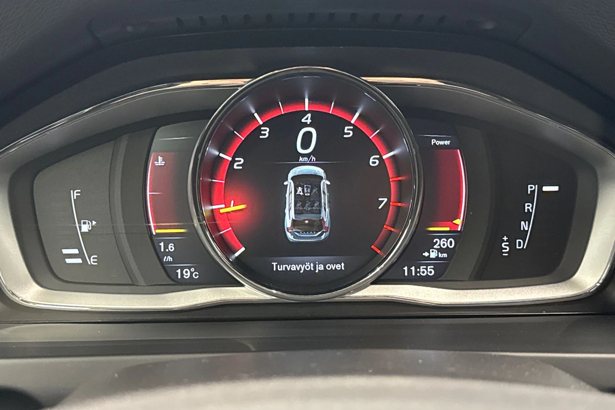 sininen Volvo V60 2017 kuva 23.