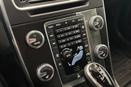 sininen Volvo V60 2017 kuva 24.