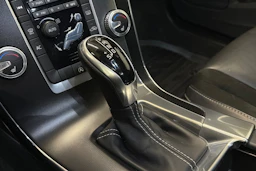 sininen Volvo V60 2017 kuva 25.