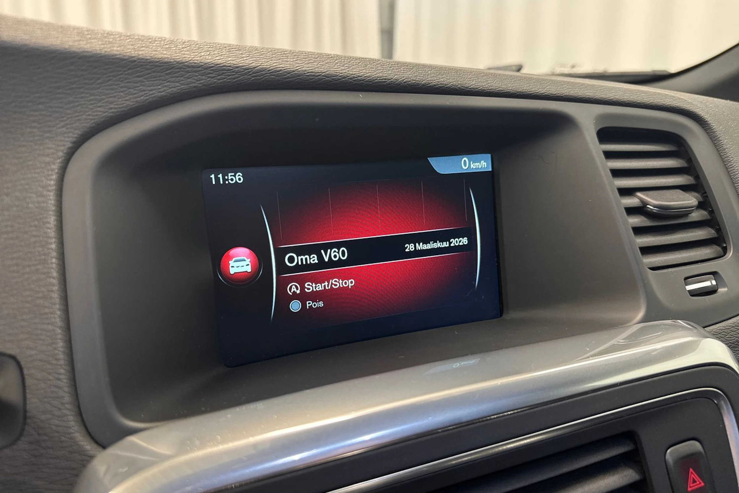 sininen Volvo V60 2017 kuva 26.