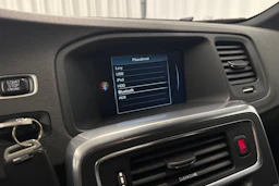 sininen Volvo V60 2017 kuva 27.