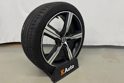 sininen Volvo V60 2017 kuva 29.
