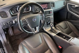 Musta Volvo V60 2017 kuva 7.
